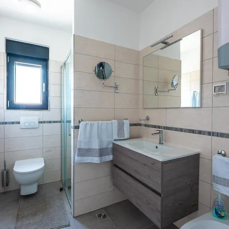 Casa Leda Banjol 아파트 *