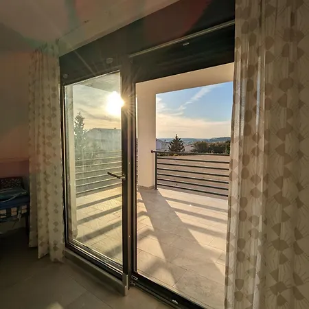 Casa Leda Banjol Apartment *
