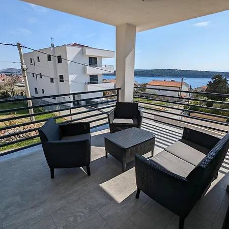 Casa Leda Banjol Apartment *